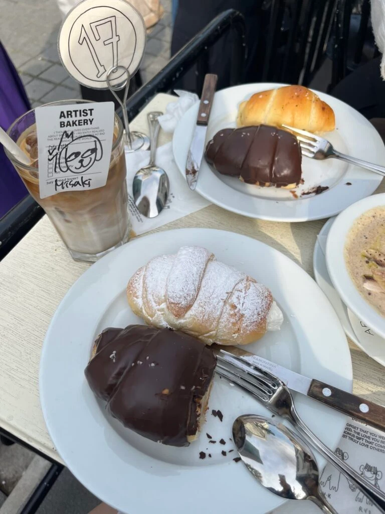 韓国安国「ARTIST BAKERY」
塩パン・カフェラテ