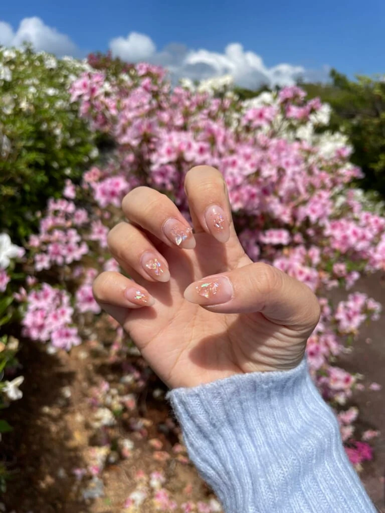 左手、チークネイル