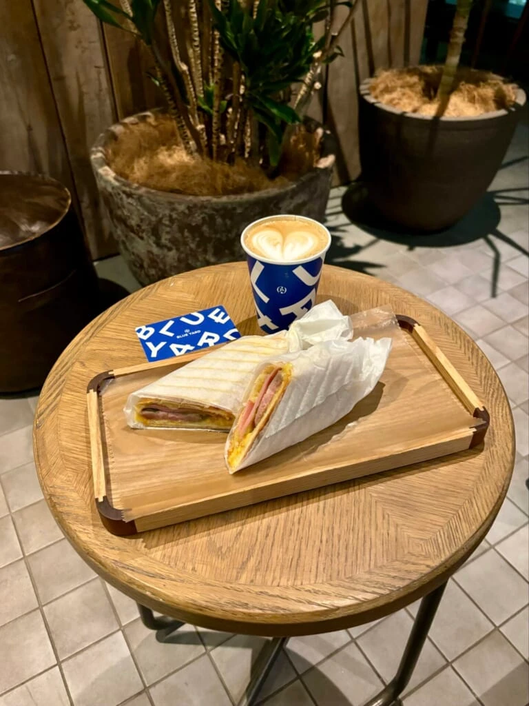 夜にキューバサンドを食べながら過ごす1人時間