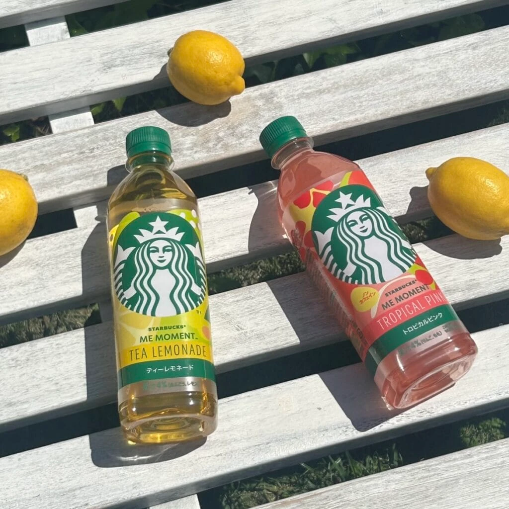 スターバックス® ME MOMENT™ ティーレモネードと スターバックス® ME MOMENT™ トロピカルピンク™の写真