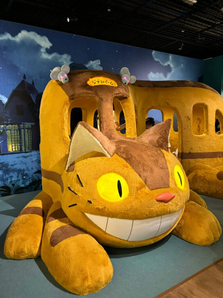 ネコバスのオブジェ