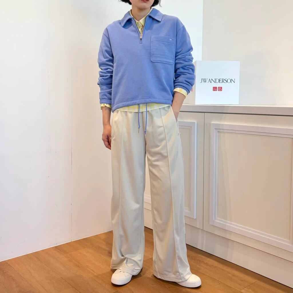 ユニクロアンドJWアンダーソンのハーフジップスウェットとトラックパンツのコーディネート