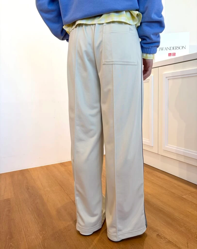ユニクロアンドJWアンダーソンの白のトラックパンツを試着