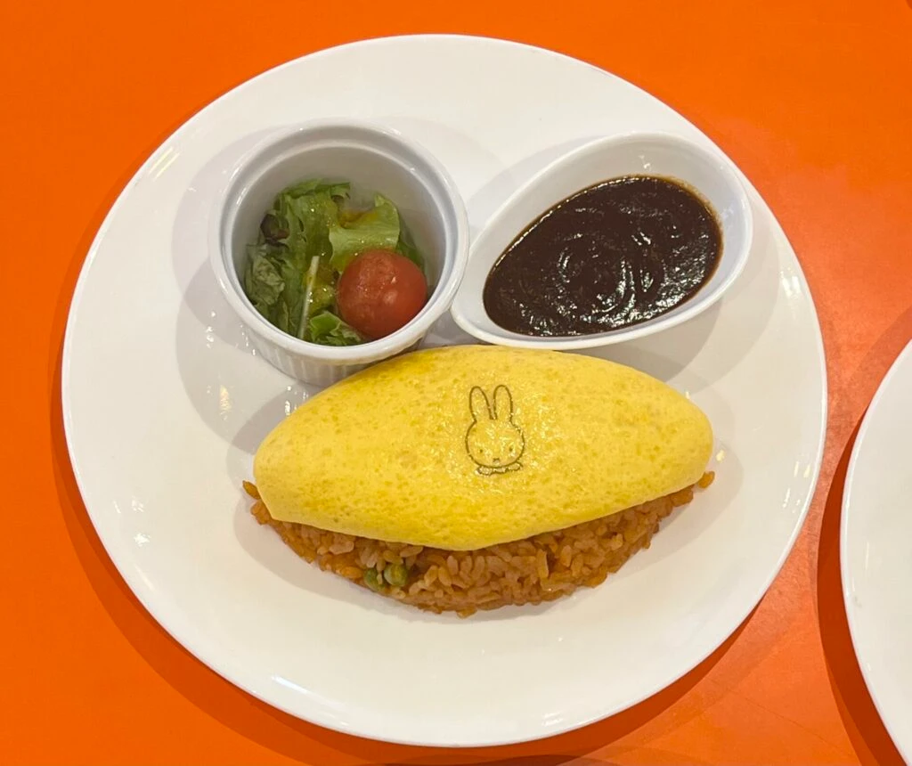 ハウステンボス ナインチェカフェ ふわとろミッフィーオムライス