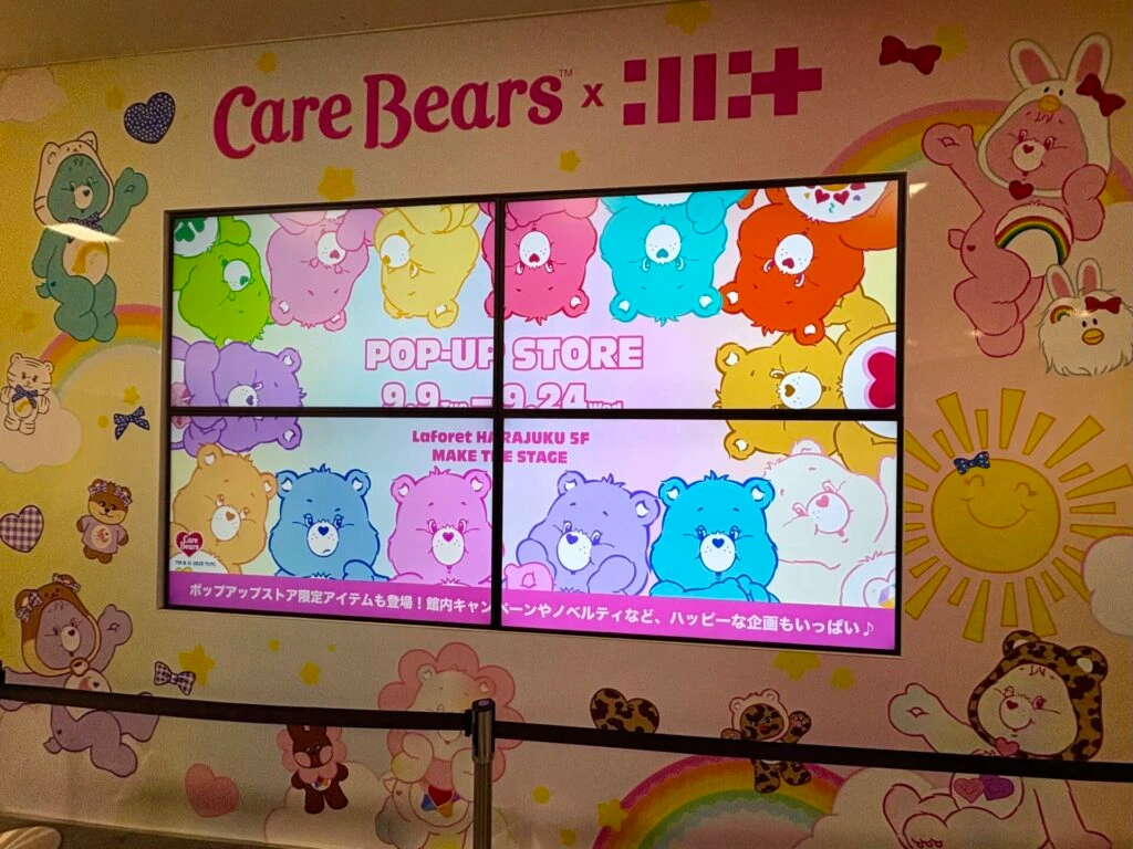 ポップアップストアの映像付きパネル