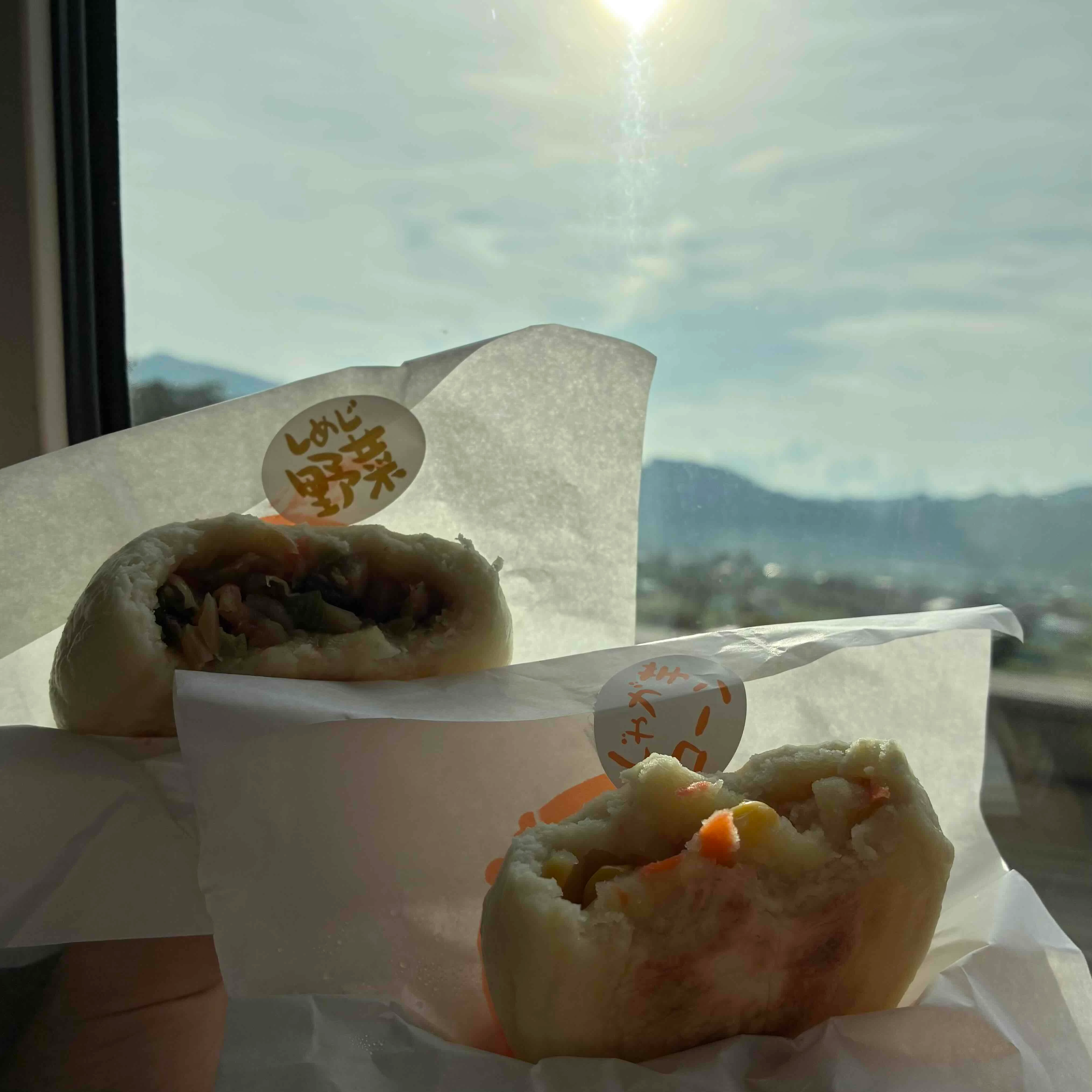 しめじ野菜のおやきとじゃがいもコーンのおやき