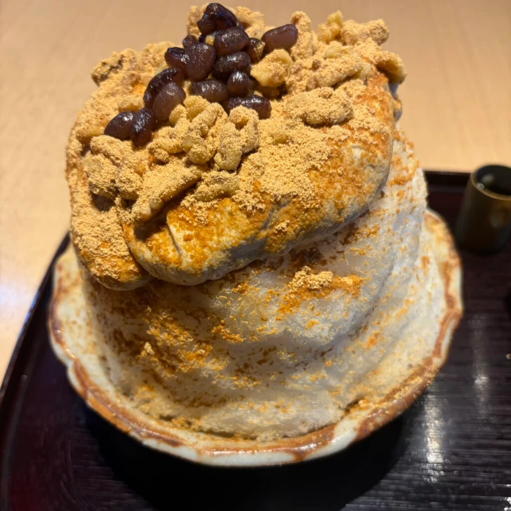 きなことあずきがたっぷり乗ったかき氷