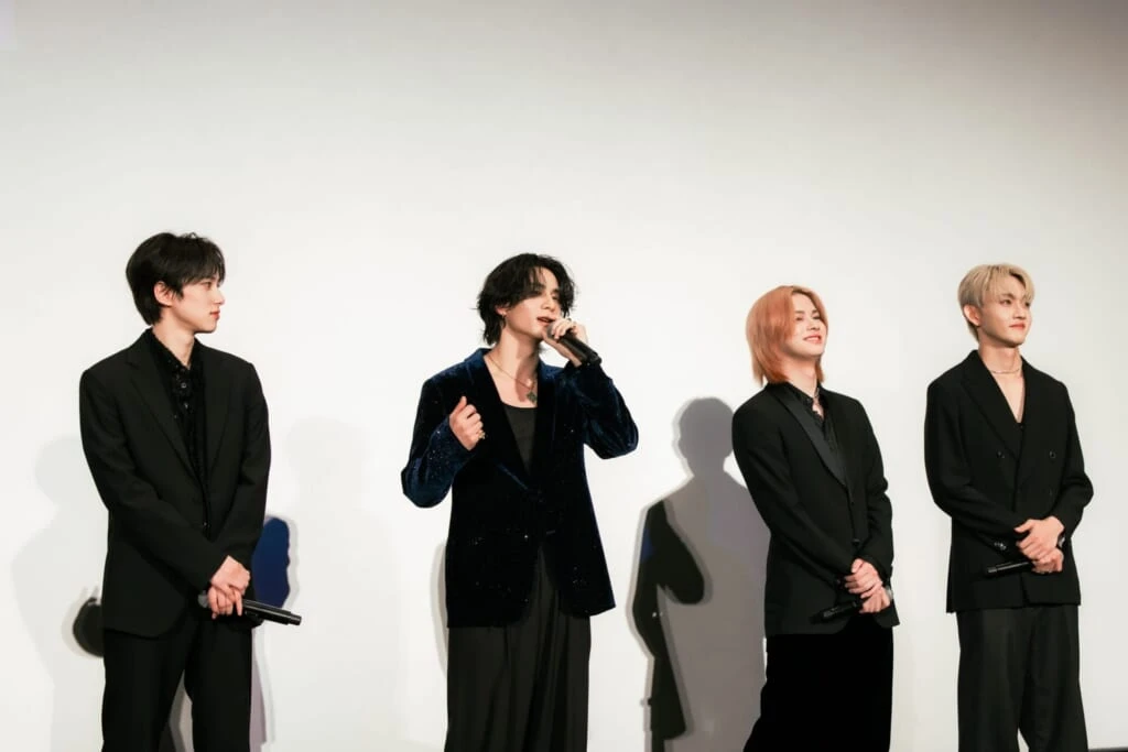 INIドキュメンタリー映画完成披露試写会で話す西洸人
