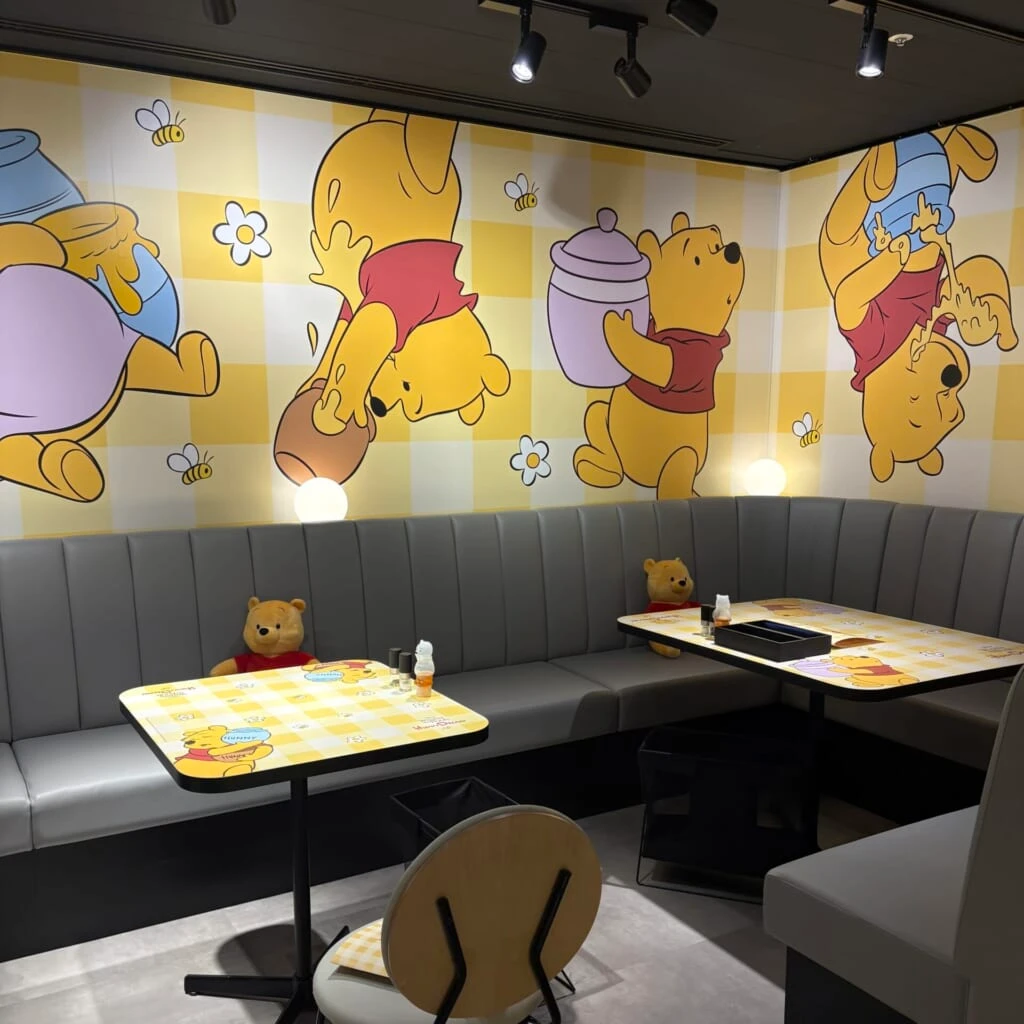 くまのプーさんカフェの客席