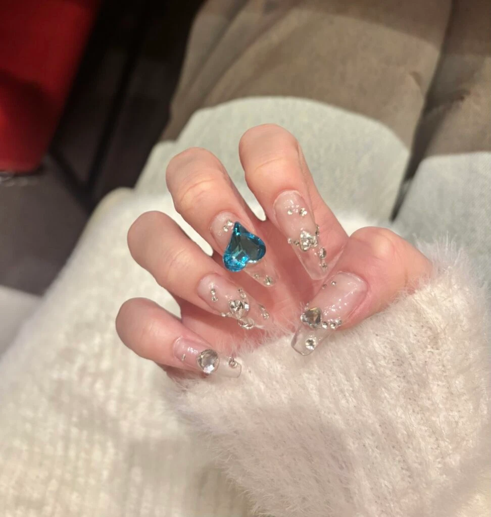 薬指のピアス風デザインがお気に入り
