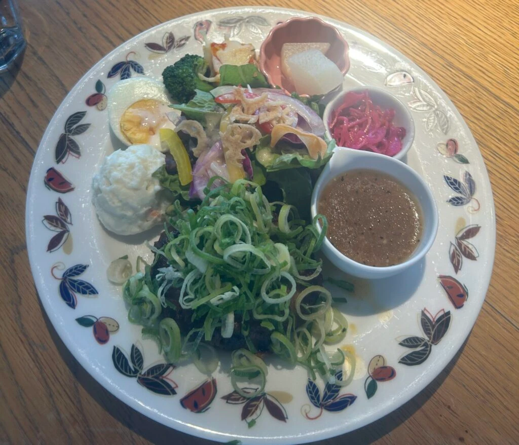 九条ネギの塩ダレビーフハンバーグステーキ 1628円