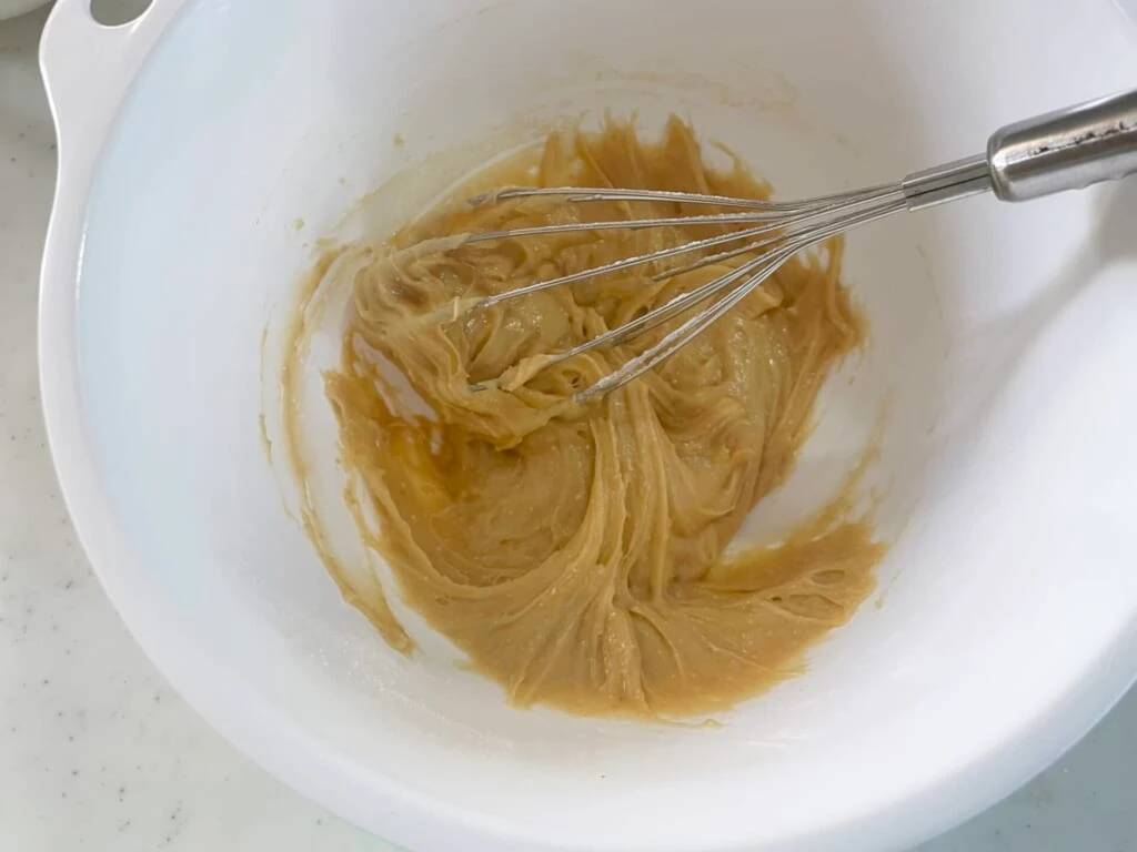 粉っぽさが無くなるまで混ぜる