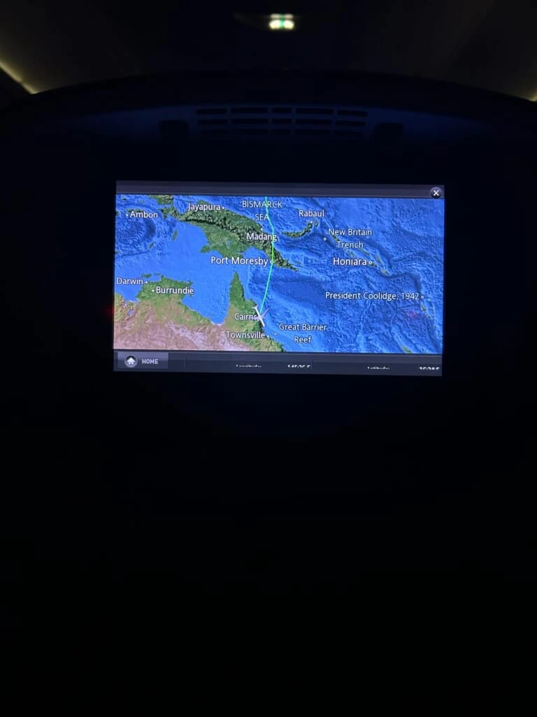 飛行機のモニターに映るオーストラリアの地図