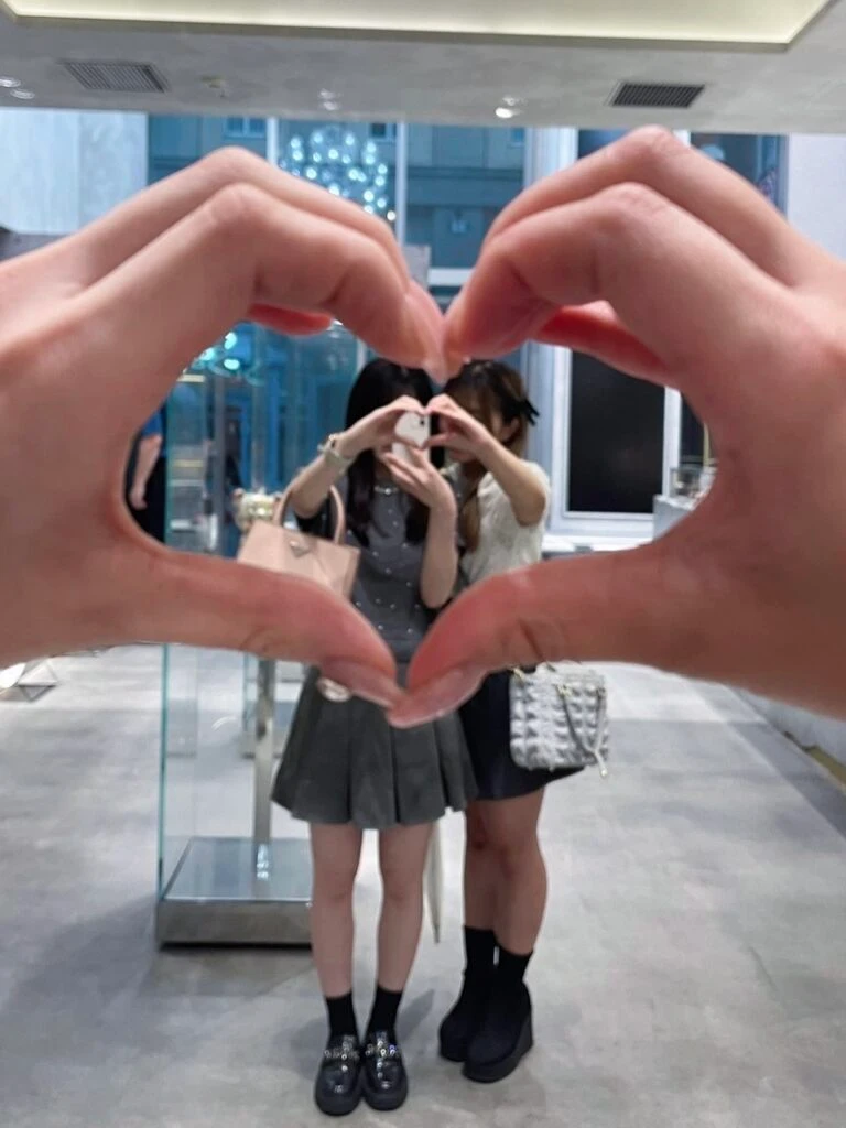 ハートの中に入る 写真の撮り方 鏡越し