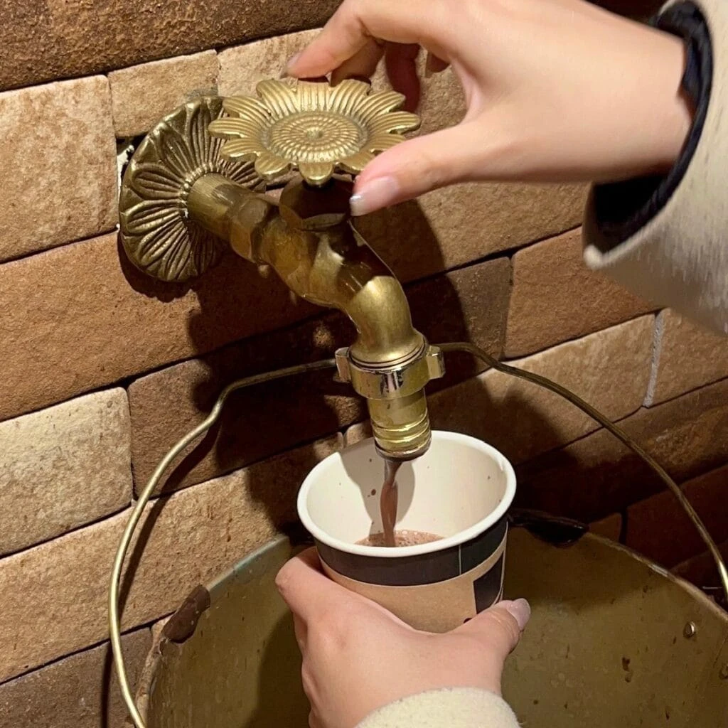 ハウステンボスにある「ショコラ伯爵の館」のチョコレートが出てくる蛇口