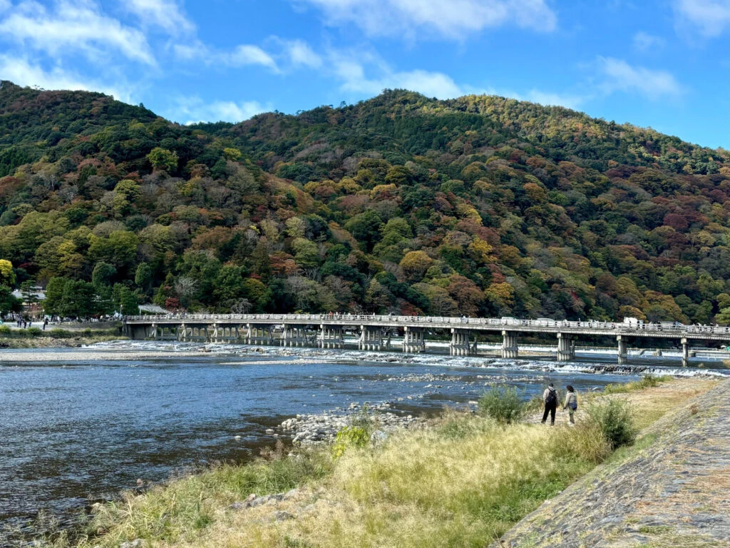 紅葉が綺麗な嵐山の渡月橋