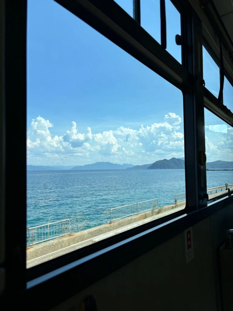 天橋立行きのバスから見える伊根湾の景色