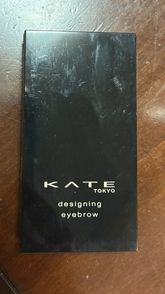 商品名　KATE デザイニングアイブロウ3D EX-5
アイブロウ兼涙袋を塗るときに使用しています。