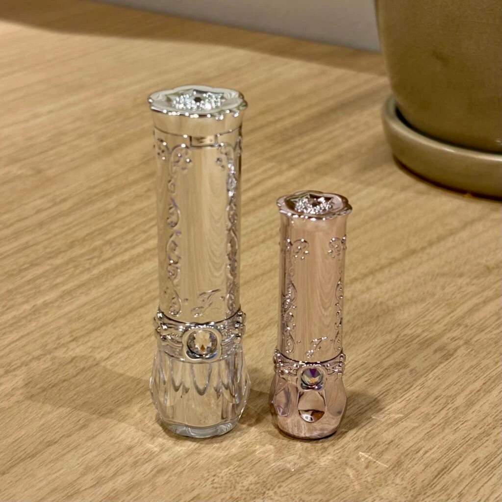定番品（左）と限定品ミニサイズ（右）のサイズ比較