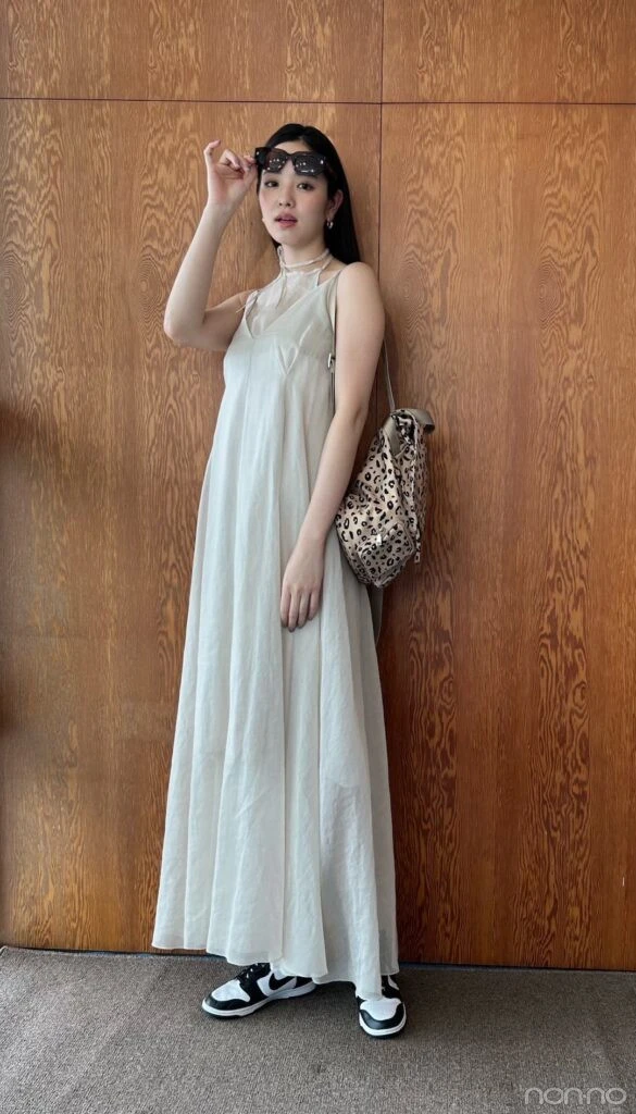 横田真悠の全身、私服コーディネート