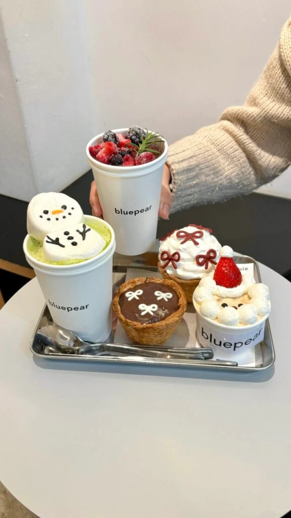ドリンクを少し持ち上げるとオシャレな写真が撮れる