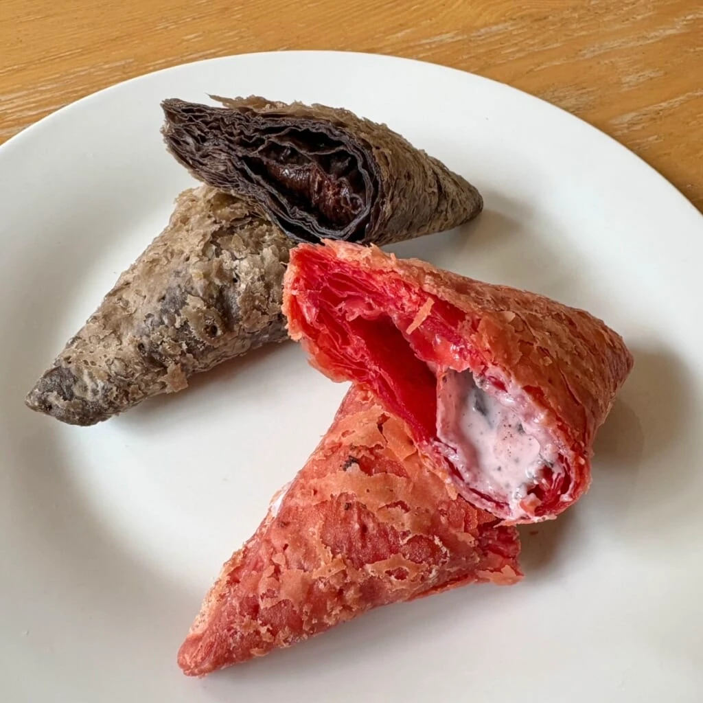 三角チョコパイ　新作　断面