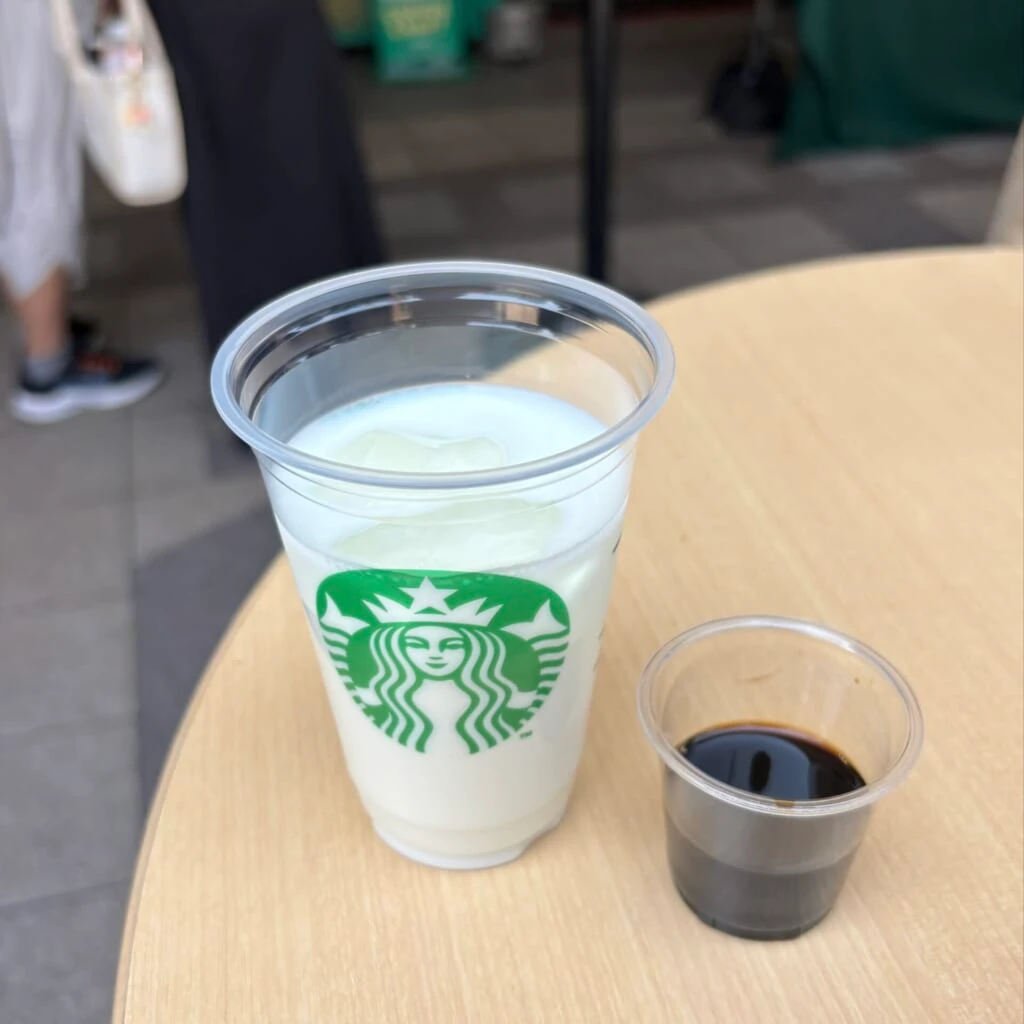 スタバの無料試飲イベントで提供されるカップとコーヒークラフト