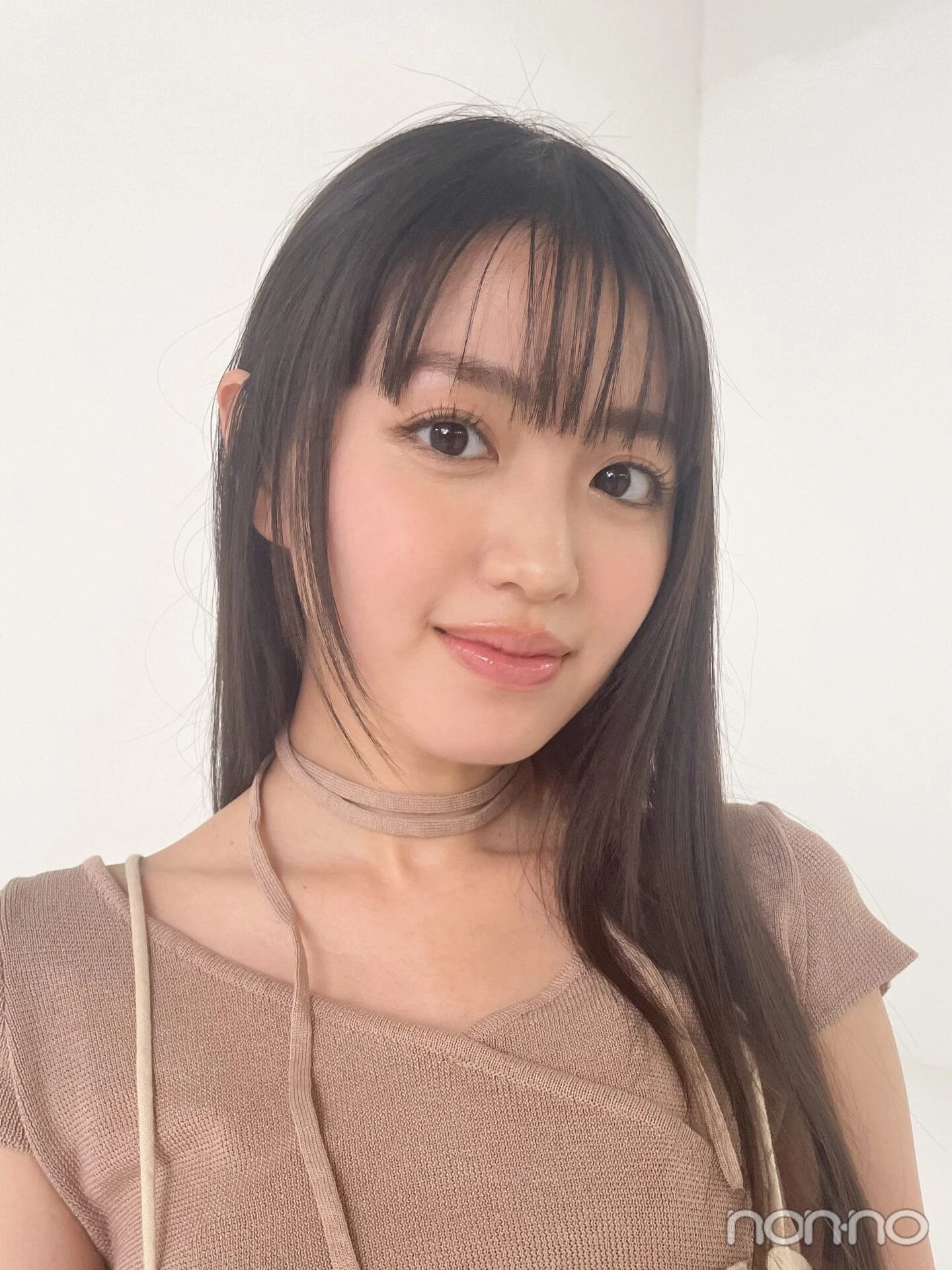 ノンノモデル香音のトップス寄り写真