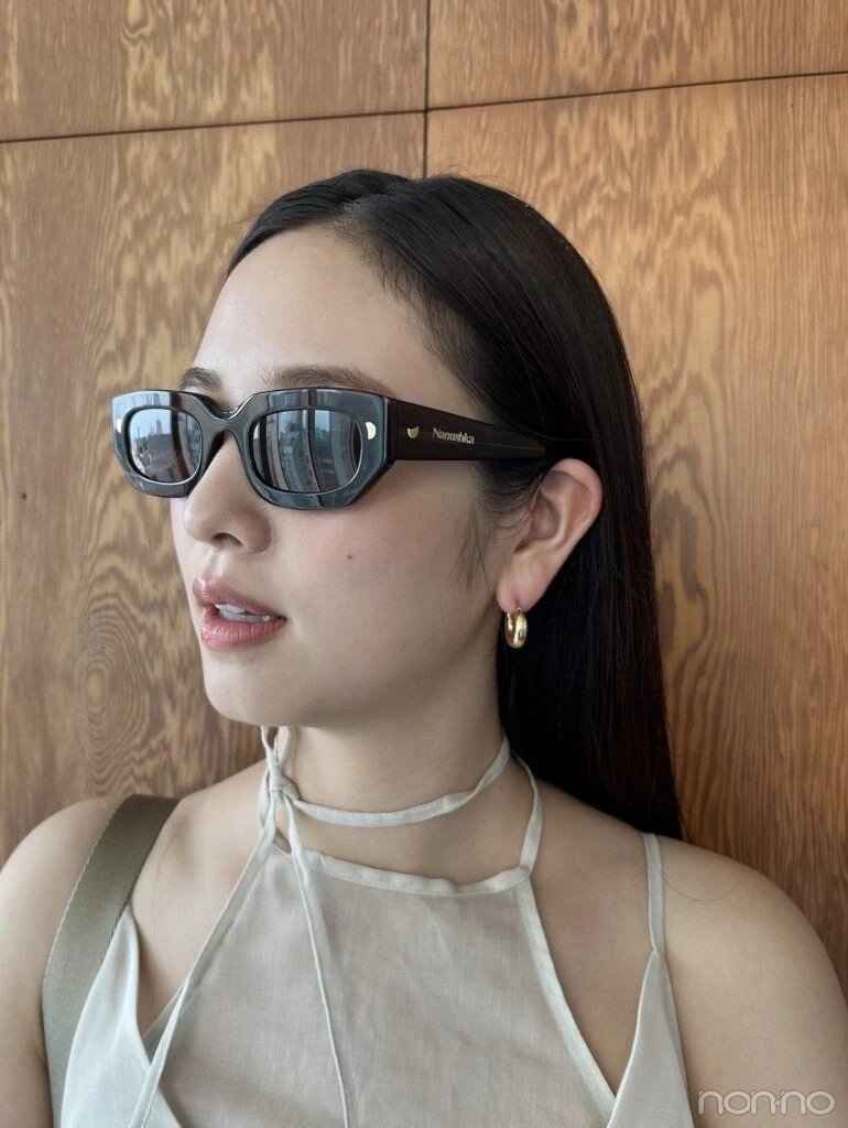 サングラスをつけた横田真悠