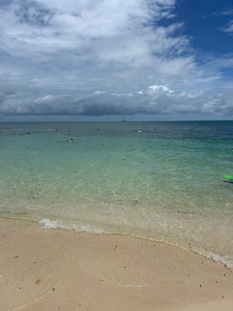 グリーン島の海の写真。