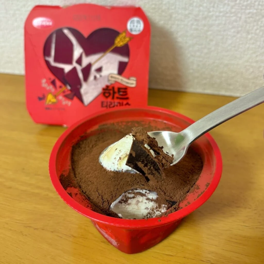 ハートティラミス
チョコを割って食べる
