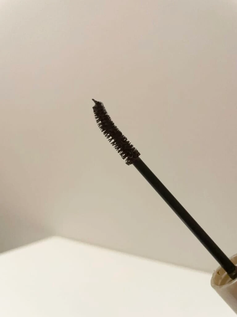 アイプチ® ビューティ マスカラは、なぎなた型のブラシ