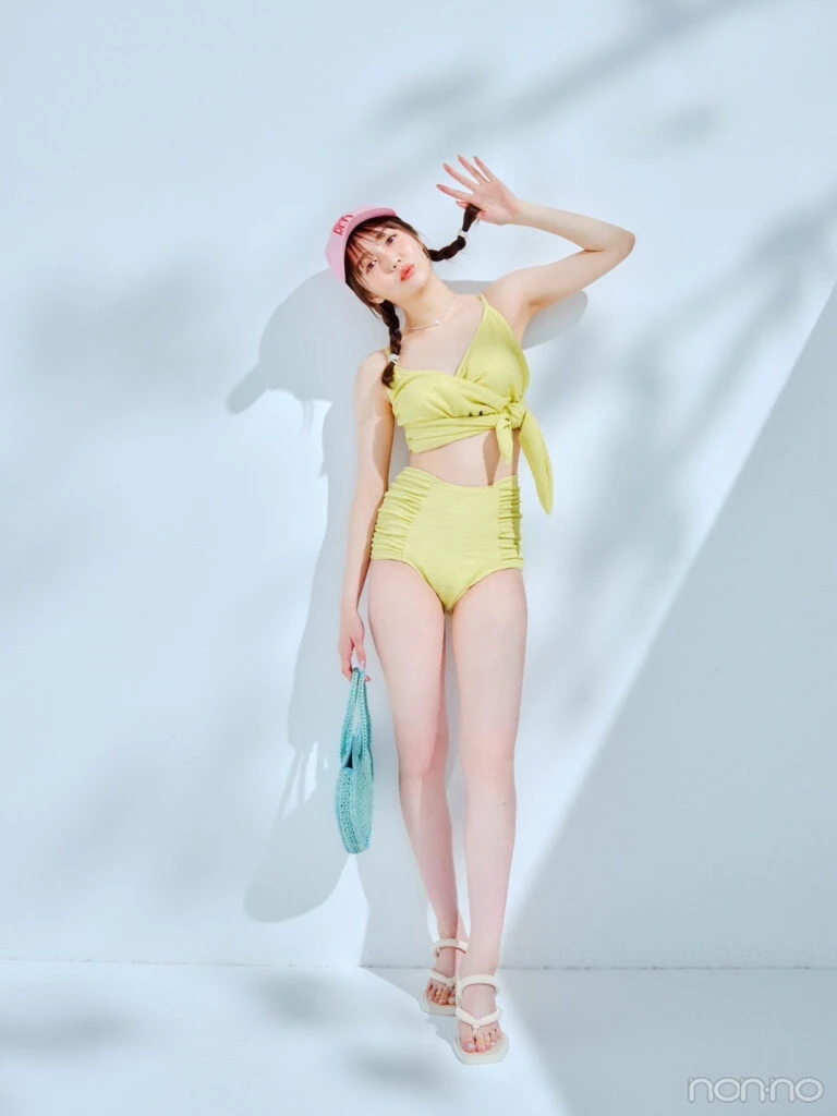 mysticの水着を着用した松川菜々花