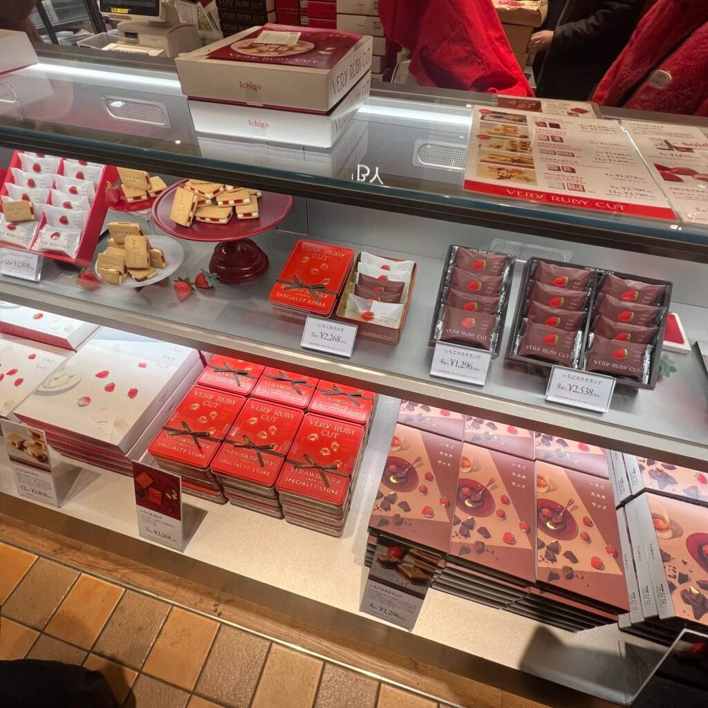 品川駅にあるいちごスイーツ専門店「VERY RUBY CUT | ベリールビーカット」の店舗