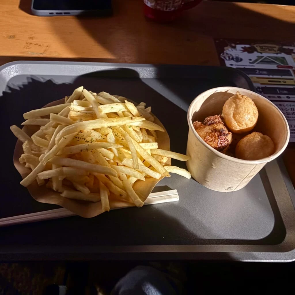 出店で買ったポテトとチーズボール