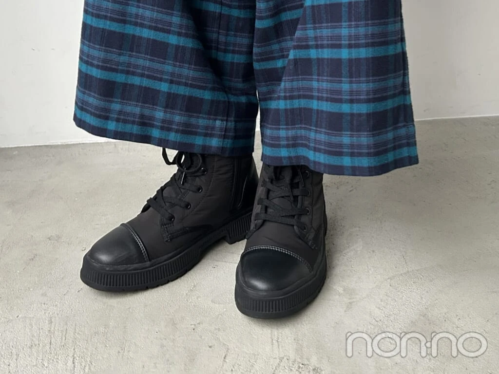 遠藤さくらの私服の靴の寄りカット