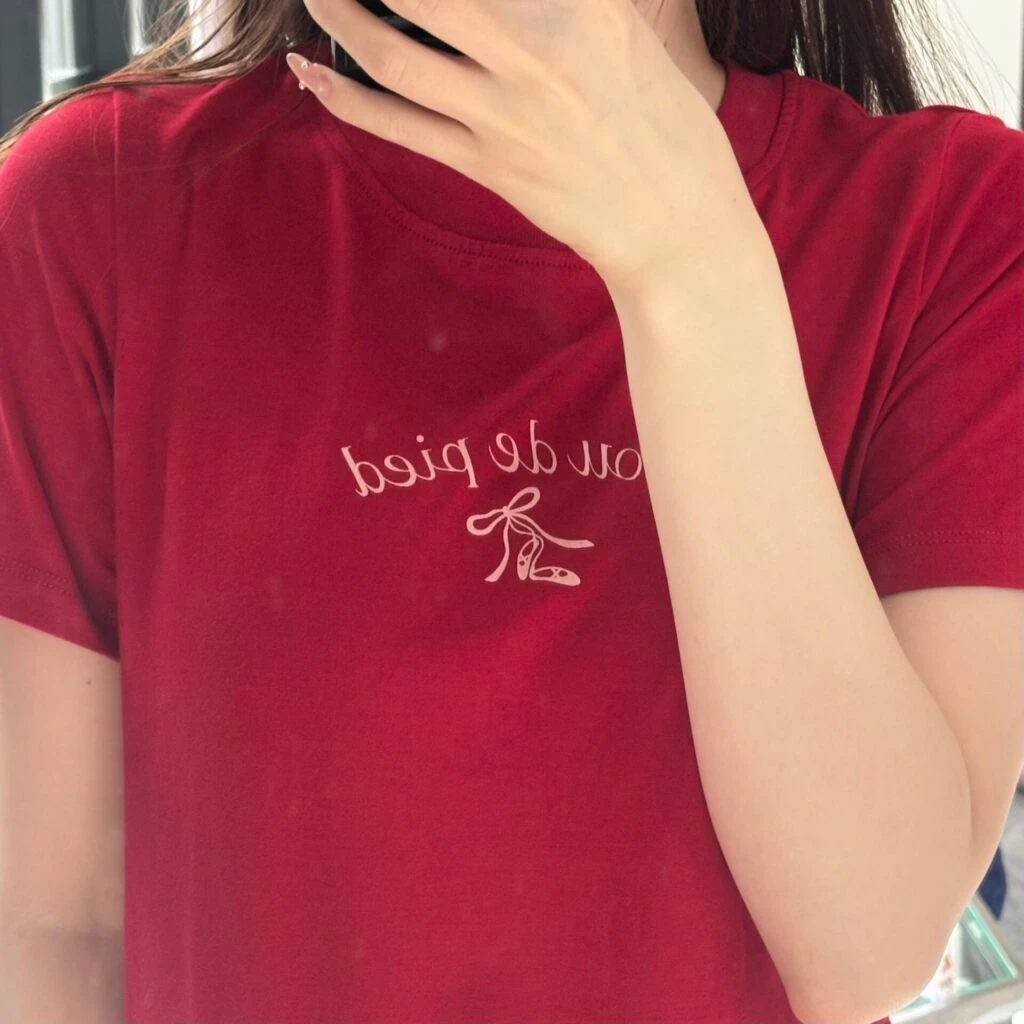 snidelアウトレットで買った赤Tシャツ