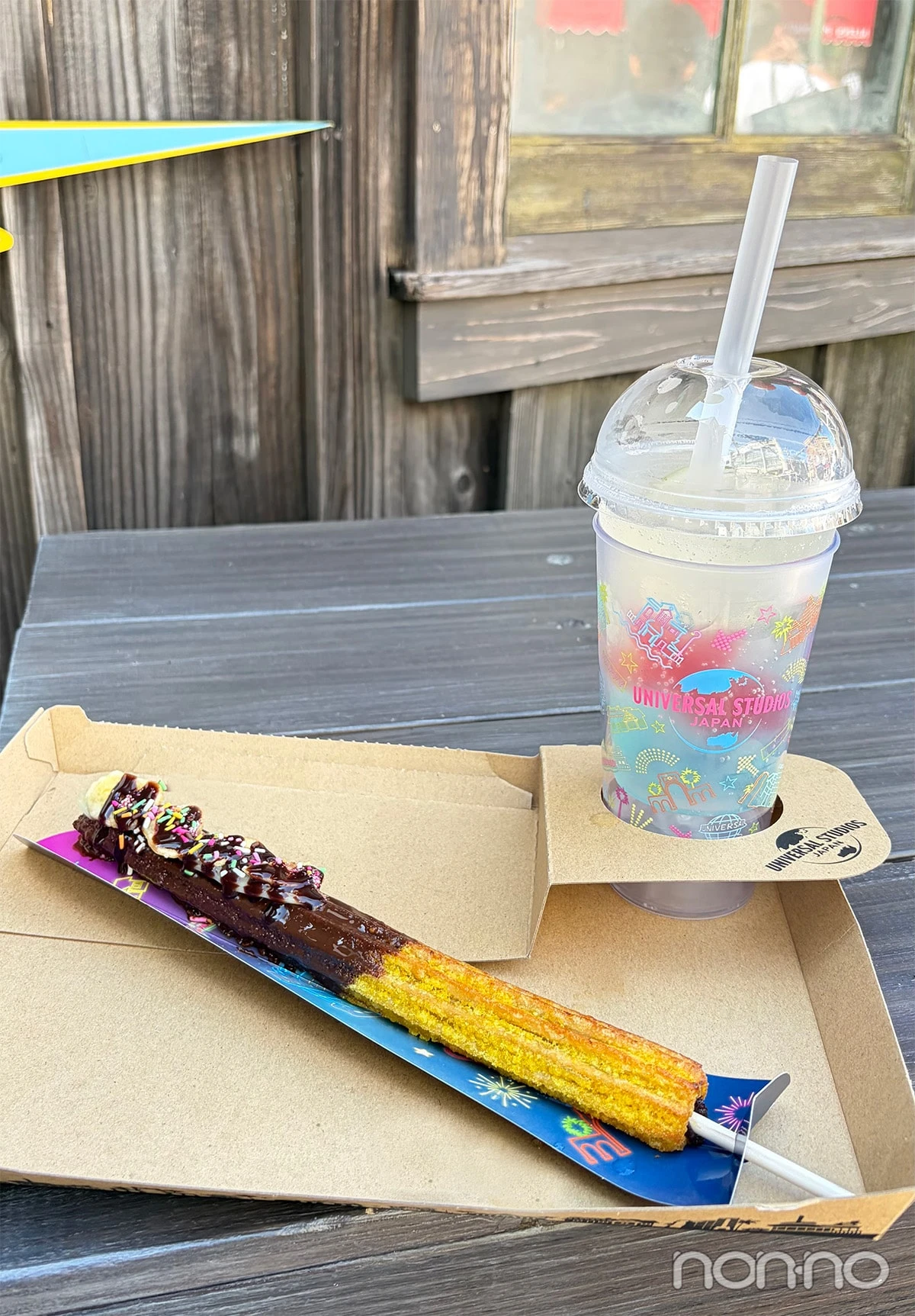 2026夏USJ食べ歩きおすすめフード「超！！ チョコバナナ・チュリトスと夏祭りの金魚 レモンサイダー ネオン・カップ付き」