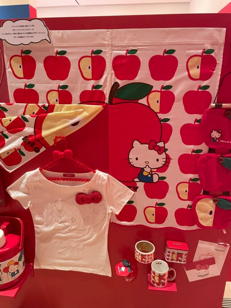 ハローキティ展グッズ展示。