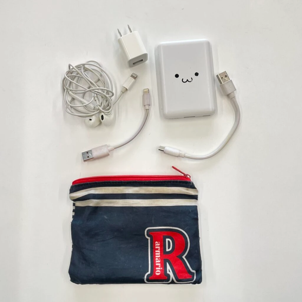 コード モバイルバッテリー イヤホン