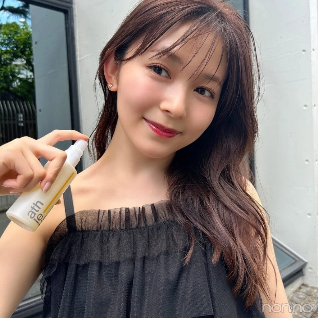 久間田琳加がテーマパークに行く日の必需品の日焼け止めスプレー