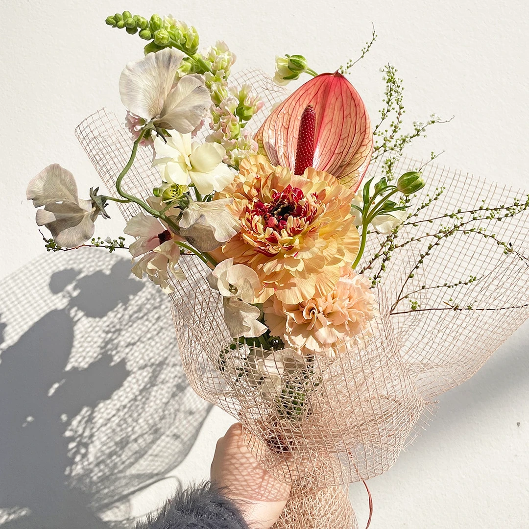 NUR flowerの花束のラッピング