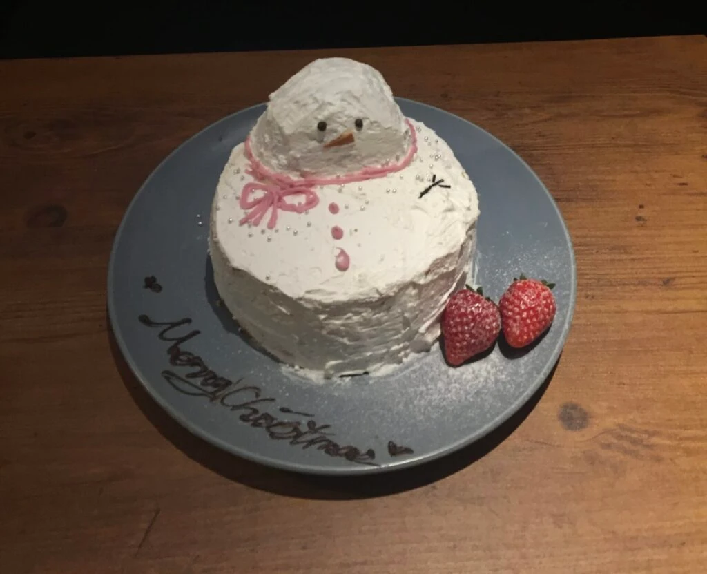 手作り雪だるまケーキ　クリスマスケーキ