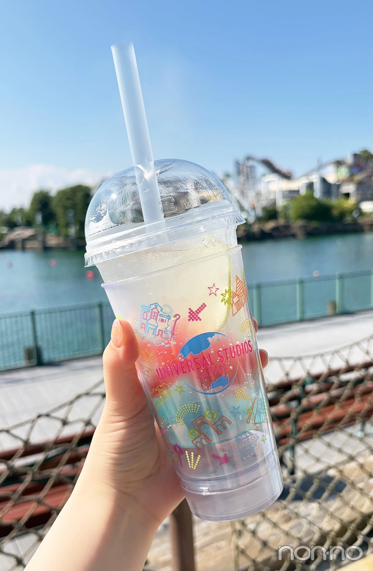2026夏USJ食べ歩きおすすめフード「夏祭りの金魚 レモンサイダー ネオン・カップ付き」