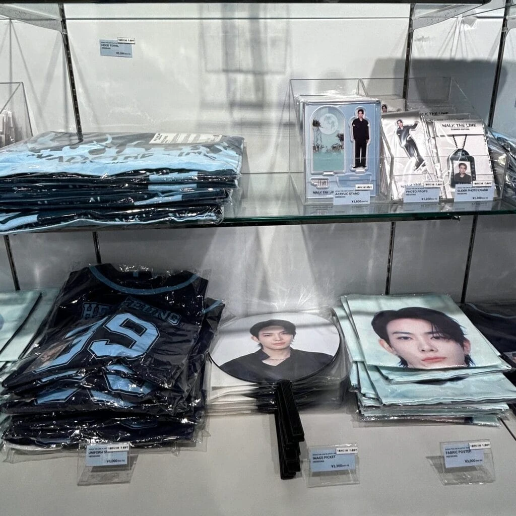 ENHYPEN WORLD TOUR ‘WALK THE LINE’ IN JAPAN -SUMMER EDITION- POP UP STORE
グッズ売り場