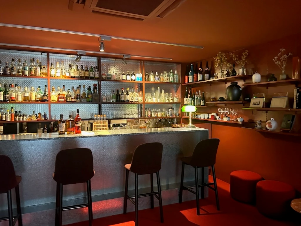 AKAI BAR