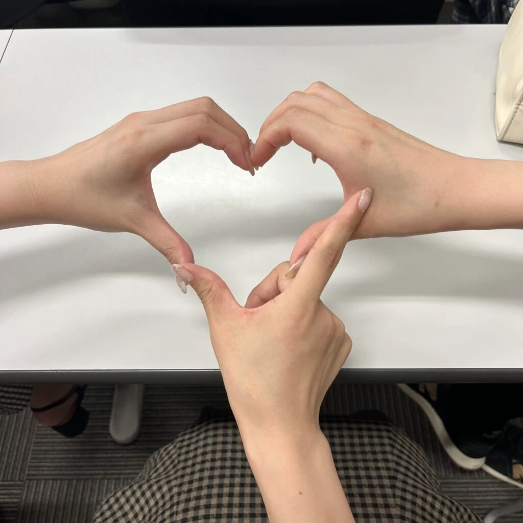 ハートポーズ 3人