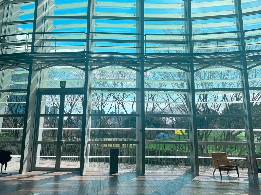 国立新美術館内館