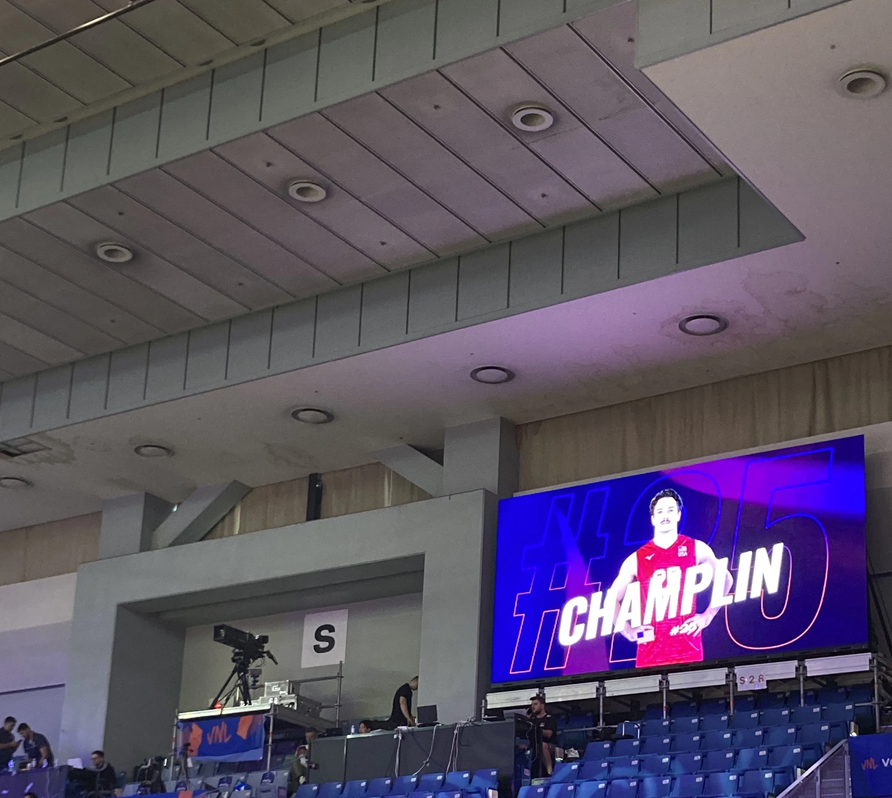 スクリーンに映し出された代表選手の紹介