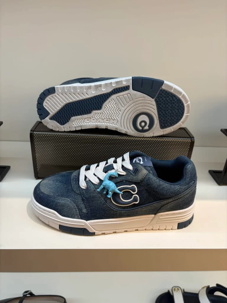 スニーカー